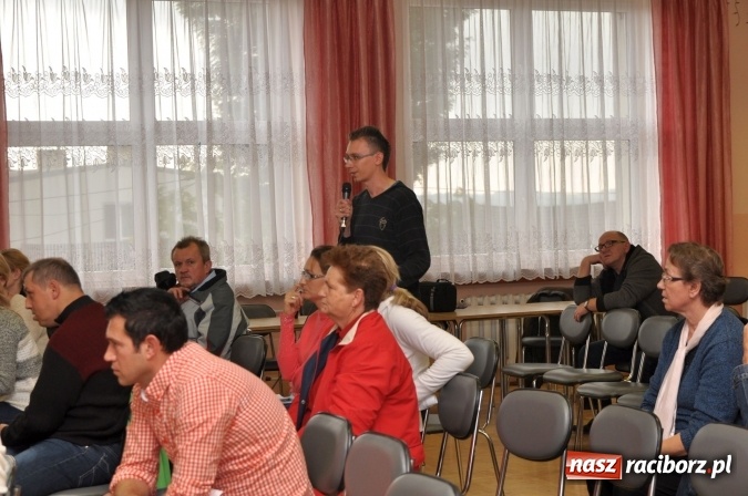 Zdjęcie w galerii na portalu naszraciborz.pl: Wiatraki? Tak! Ale nie koło mnie. Śmigło niezgody kręci się coraz szybciej wiadomości z regionu