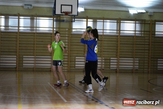 Zdjęcie w galerii na portalu naszraciborz.pl: Sensacja w rozgrywkach o Puchar Polski piłkarek ręcznych wiadomości z regionu