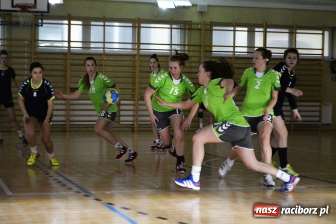 Zdjęcie w galerii na portalu naszraciborz.pl: Sensacja w rozgrywkach o Puchar Polski piłkarek ręcznych wiadomości z regionu