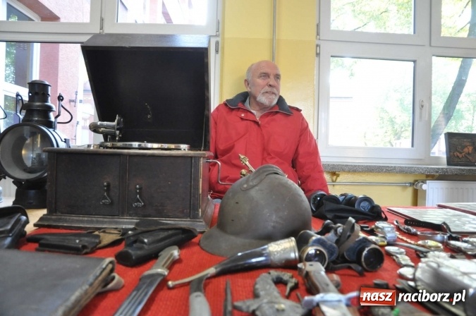 Zdjęcie w galerii na portalu naszraciborz.pl: Jesienny Lamus - przy Kasprowicza kwitnie handel wiadomości z regionu