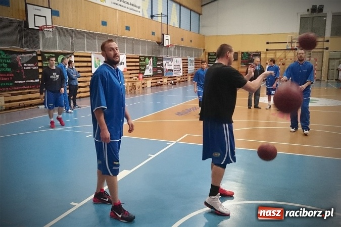 Zdjęcie w galerii na portalu naszraciborz.pl: Koszykówka. Honorowa przegrana wiadomości z regionu