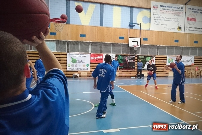 Zdjęcie w galerii na portalu naszraciborz.pl: Koszykówka. Honorowa przegrana wiadomości z regionu