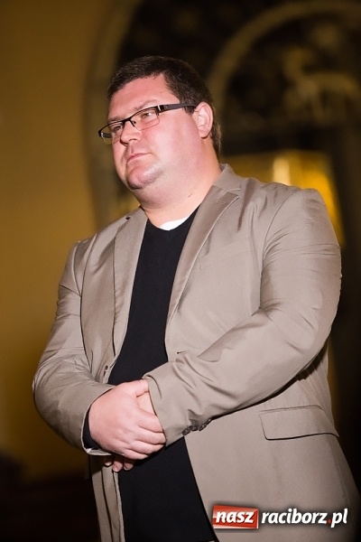 Zdjęcie w galerii na portalu naszraciborz.pl: Pełny kościół na premierze filmu Adriana Szczypińskiego i brawa na stojąco wiadomości z regionu