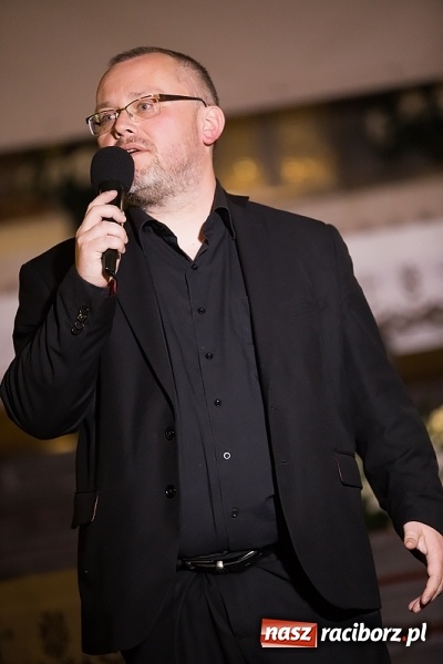 Zdjęcie w galerii na portalu naszraciborz.pl: Pełny kościół na premierze filmu Adriana Szczypińskiego i brawa na stojąco wiadomości z regionu