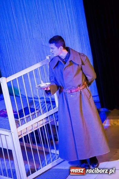 Zdjęcie w galerii na portalu naszraciborz.pl: Katyń 1940 - ... w tył głowy. Spektakl Polskiego Teatru Historii wiadomości z regionu