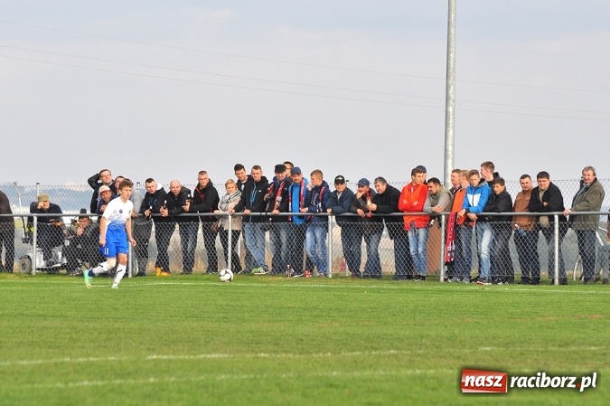 Zdjęcie w galerii na portalu naszraciborz.pl: Nerwowo i czerwono w Borucinie. Naprzód pokonał Silesię Lubomia wiadomości z regionu
