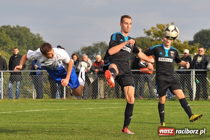 Zdjęcie w galerii na portalu naszraciborz.pl: Nerwowo i czerwono w Borucinie. Naprzód pokonał Silesię Lubomia wiadomości z regionu