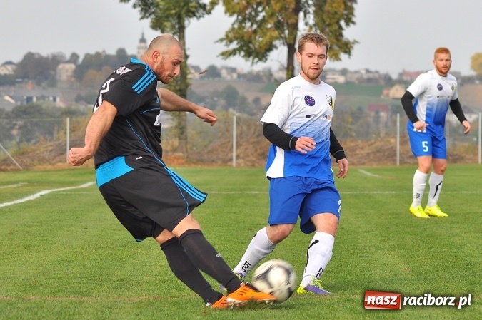 Zdjęcie w galerii na portalu naszraciborz.pl: Nerwowo i czerwono w Borucinie. Naprzód pokonał Silesię Lubomia wiadomości z regionu