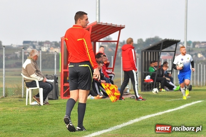 Zdjęcie w galerii na portalu naszraciborz.pl: Nerwowo i czerwono w Borucinie. Naprzód pokonał Silesię Lubomia wiadomości z regionu