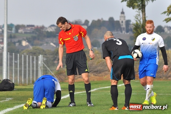 Zdjęcie w galerii na portalu naszraciborz.pl: Nerwowo i czerwono w Borucinie. Naprzód pokonał Silesię Lubomia wiadomości z regionu