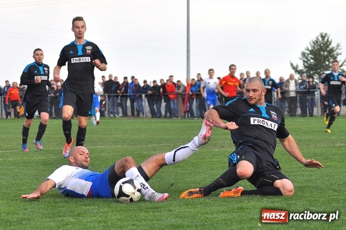 Zdjęcie w galerii na portalu naszraciborz.pl: Nerwowo i czerwono w Borucinie. Naprzód pokonał Silesię Lubomia wiadomości z regionu