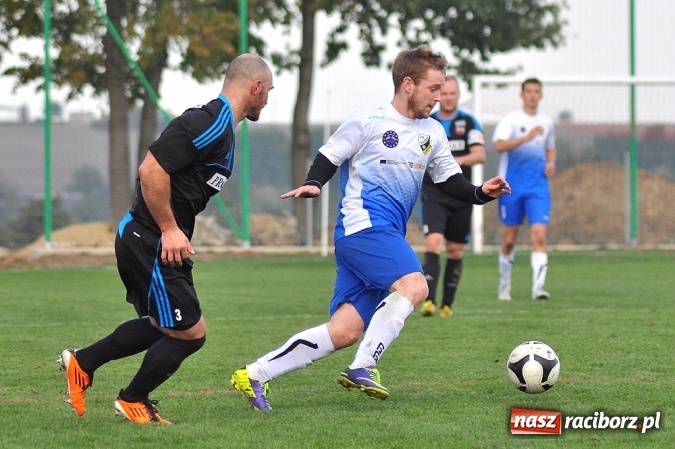 Zdjęcie w galerii na portalu naszraciborz.pl: Nerwowo i czerwono w Borucinie. Naprzód pokonał Silesię Lubomia wiadomości z regionu