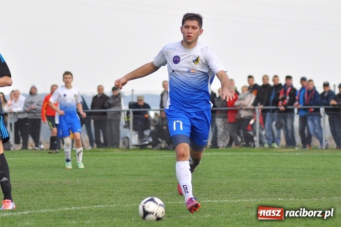 Zdjęcie w galerii na portalu naszraciborz.pl: Nerwowo i czerwono w Borucinie. Naprzód pokonał Silesię Lubomia wiadomości z regionu