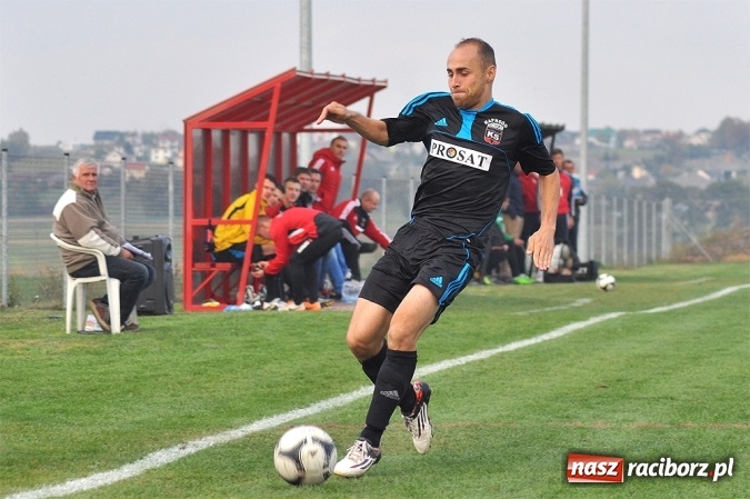 Zdjęcie w galerii na portalu naszraciborz.pl: Nerwowo i czerwono w Borucinie. Naprzód pokonał Silesię Lubomia wiadomości z regionu