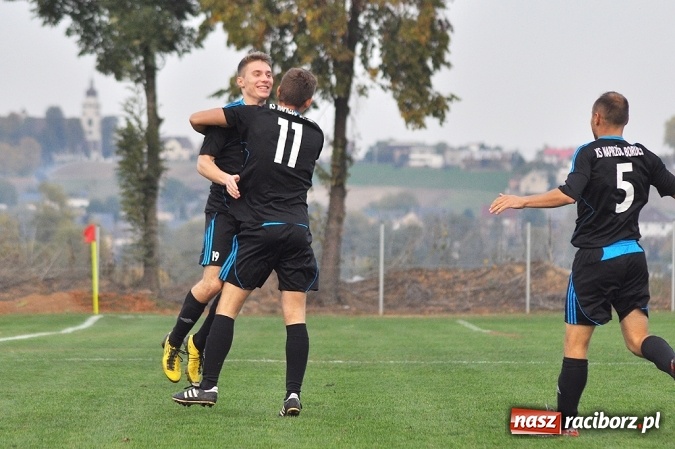 Zdjęcie w galerii na portalu naszraciborz.pl: Nerwowo i czerwono w Borucinie. Naprzód pokonał Silesię Lubomia wiadomości z regionu