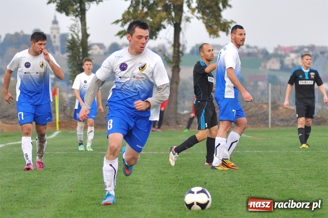 Zdjęcie w galerii na portalu naszraciborz.pl: Nerwowo i czerwono w Borucinie. Naprzód pokonał Silesię Lubomia wiadomości z regionu