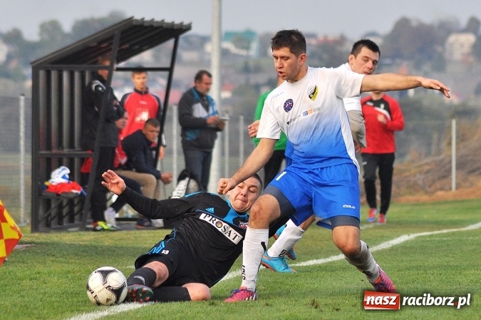 Zdjęcie w galerii na portalu naszraciborz.pl: Nerwowo i czerwono w Borucinie. Naprzód pokonał Silesię Lubomia wiadomości z regionu
