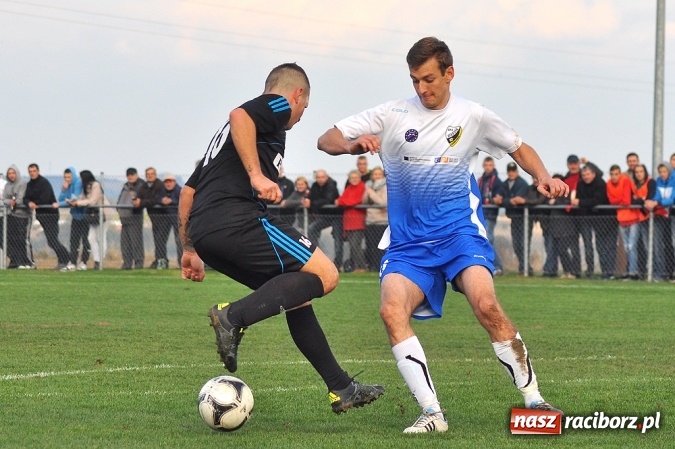 Zdjęcie w galerii na portalu naszraciborz.pl: Nerwowo i czerwono w Borucinie. Naprzód pokonał Silesię Lubomia wiadomości z regionu