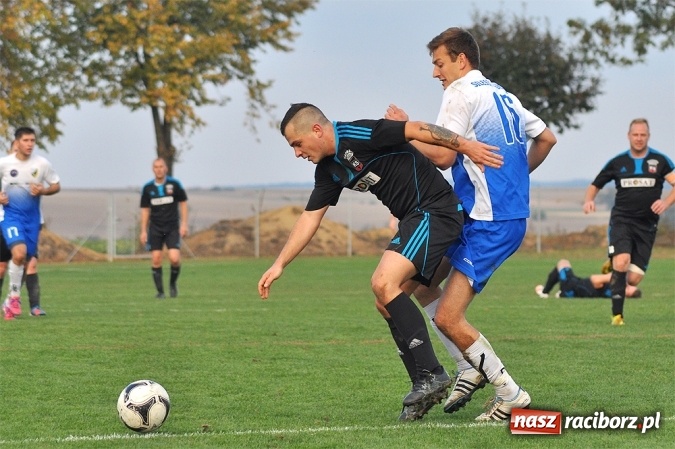 Zdjęcie w galerii na portalu naszraciborz.pl: Nerwowo i czerwono w Borucinie. Naprzód pokonał Silesię Lubomia wiadomości z regionu