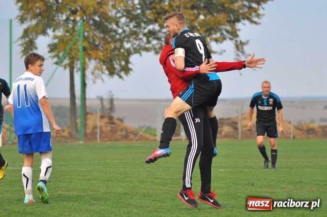 Zdjęcie w galerii na portalu naszraciborz.pl: Nerwowo i czerwono w Borucinie. Naprzód pokonał Silesię Lubomia wiadomości z regionu