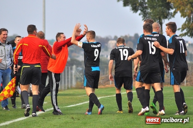 Zdjęcie w galerii na portalu naszraciborz.pl: Nerwowo i czerwono w Borucinie. Naprzód pokonał Silesię Lubomia wiadomości z regionu