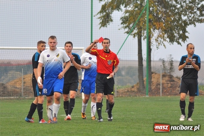 Zdjęcie w galerii na portalu naszraciborz.pl: Nerwowo i czerwono w Borucinie. Naprzód pokonał Silesię Lubomia wiadomości z regionu