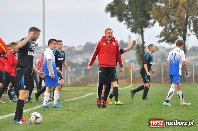 Zdjęcie w galerii na portalu naszraciborz.pl: Nerwowo i czerwono w Borucinie. Naprzód pokonał Silesię Lubomia wiadomości z regionu