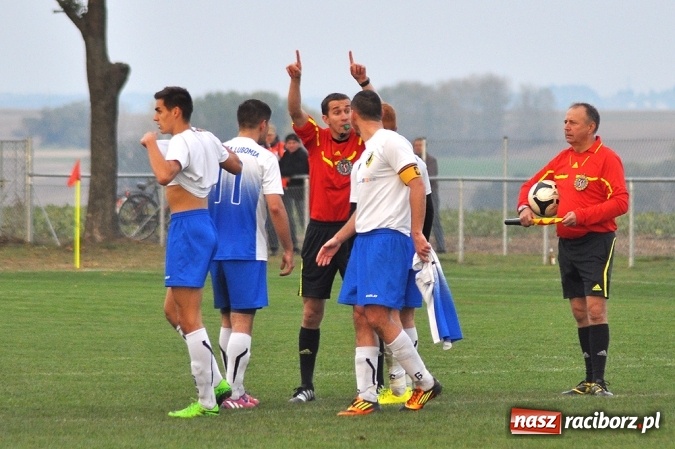 Zdjęcie w galerii na portalu naszraciborz.pl: Nerwowo i czerwono w Borucinie. Naprzód pokonał Silesię Lubomia wiadomości z regionu
