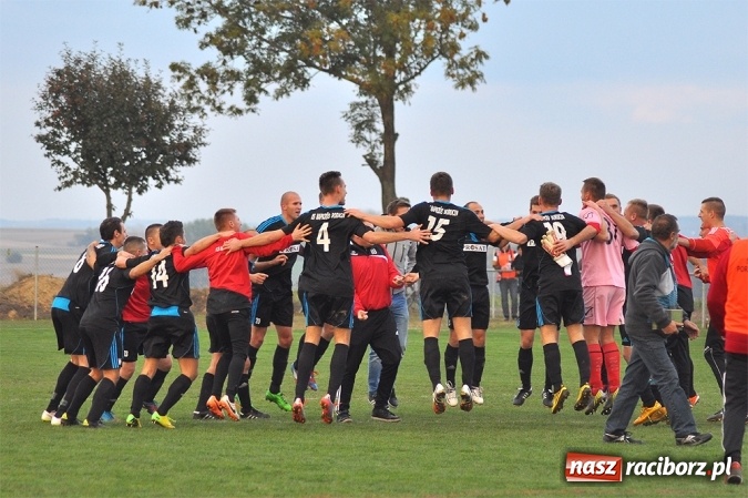 Zdjęcie w galerii na portalu naszraciborz.pl: Nerwowo i czerwono w Borucinie. Naprzód pokonał Silesię Lubomia wiadomości z regionu