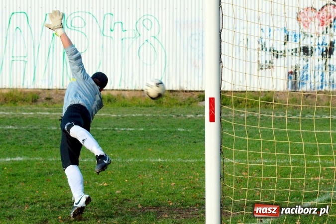 Zdjęcie w galerii na portalu naszraciborz.pl: A klasa: Ogromny pech Strzelca, komplet punktów Krzanowic wiadomości z regionu