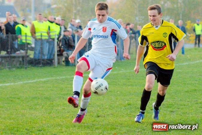 Zdjęcie w galerii na portalu naszraciborz.pl: A klasa: Ogromny pech Strzelca, komplet punktów Krzanowic wiadomości z regionu