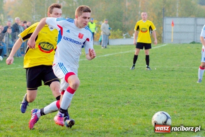 Zdjęcie w galerii na portalu naszraciborz.pl: A klasa: Ogromny pech Strzelca, komplet punktów Krzanowic wiadomości z regionu