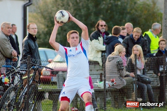 Zdjęcie w galerii na portalu naszraciborz.pl: A klasa: Ogromny pech Strzelca, komplet punktów Krzanowic wiadomości z regionu