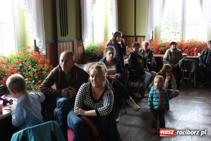 Zdjęcie w galerii na portalu naszraciborz.pl: XV Dzień Papieski w Domu Kultury w Borucinie wiadomości z regionu