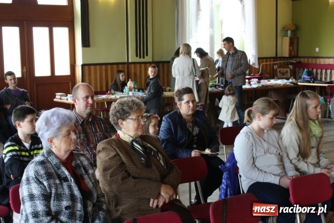 Zdjęcie w galerii na portalu naszraciborz.pl: XV Dzień Papieski w Domu Kultury w Borucinie wiadomości z regionu
