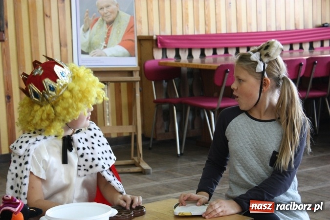 Zdjęcie w galerii na portalu naszraciborz.pl: XV Dzień Papieski w Domu Kultury w Borucinie wiadomości z regionu