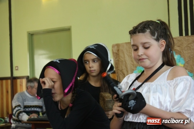 Zdjęcie w galerii na portalu naszraciborz.pl: XV Dzień Papieski w Domu Kultury w Borucinie wiadomości z regionu