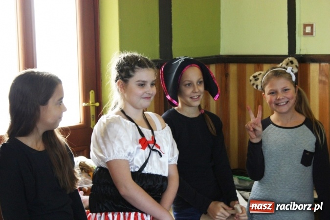 Zdjęcie w galerii na portalu naszraciborz.pl: XV Dzień Papieski w Domu Kultury w Borucinie wiadomości z regionu