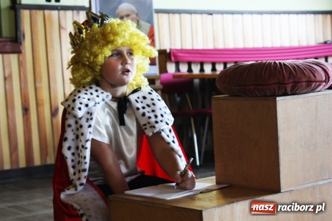 Zdjęcie w galerii na portalu naszraciborz.pl: XV Dzień Papieski w Domu Kultury w Borucinie wiadomości z regionu