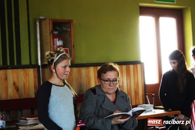 Zdjęcie w galerii na portalu naszraciborz.pl: XV Dzień Papieski w Domu Kultury w Borucinie wiadomości z regionu