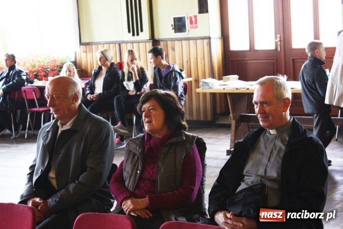 Zdjęcie w galerii na portalu naszraciborz.pl: XV Dzień Papieski w Domu Kultury w Borucinie wiadomości z regionu