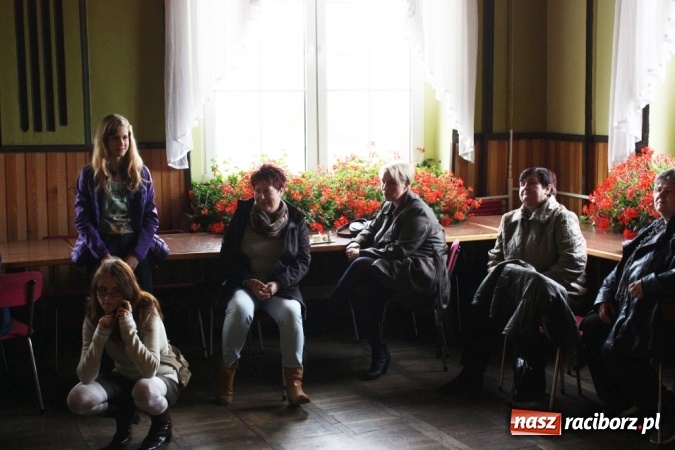 Zdjęcie w galerii na portalu naszraciborz.pl: XV Dzień Papieski w Domu Kultury w Borucinie wiadomości z regionu