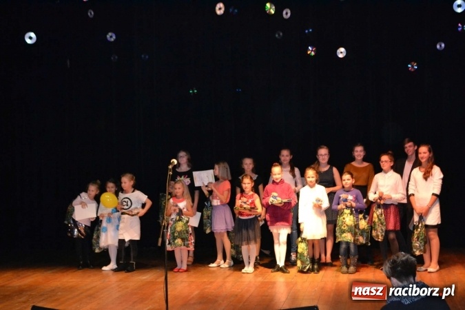 Zdjęcie w galerii na portalu naszraciborz.pl: VIII Finał Konkursu Wokalnego Kuźnia Raciborska 2015 wiadomości z regionu