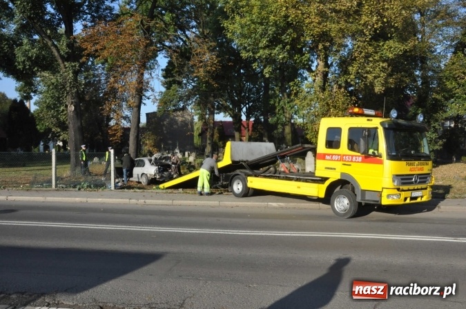 Zdjęcie w galerii na portalu naszraciborz.pl: Policja ma już sprawcę wczorajszej kolizji na Armii Krajowej. Rover dachował na cmentarzu wiadomości z regionu