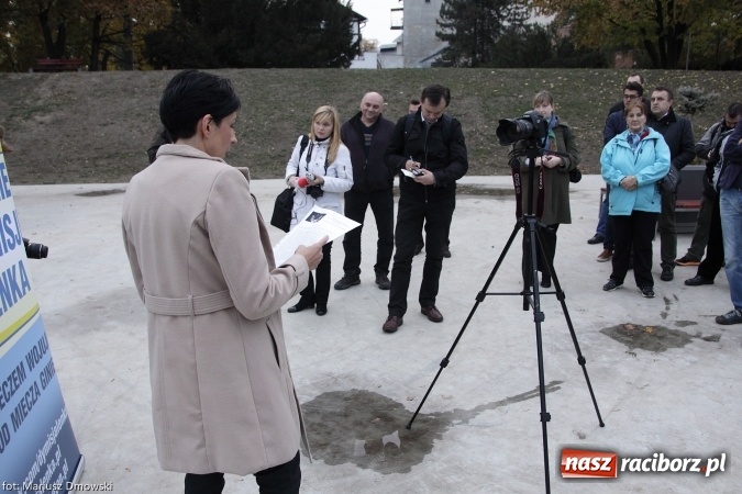 Zdjęcie w galerii na portalu naszraciborz.pl: Konferencja prasowa Anny Ronin. Wezwanie do dymisji prezydenta Lenka wiadomości z regionu