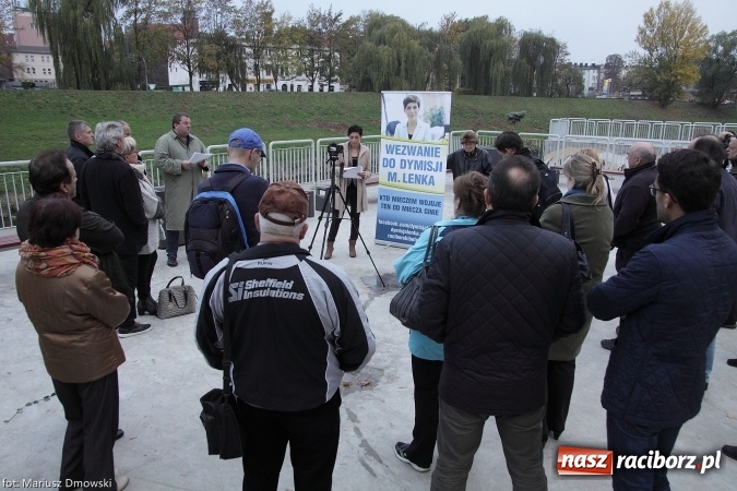 Zdjęcie w galerii na portalu naszraciborz.pl: Konferencja prasowa Anny Ronin. Wezwanie do dymisji prezydenta Lenka wiadomości z regionu