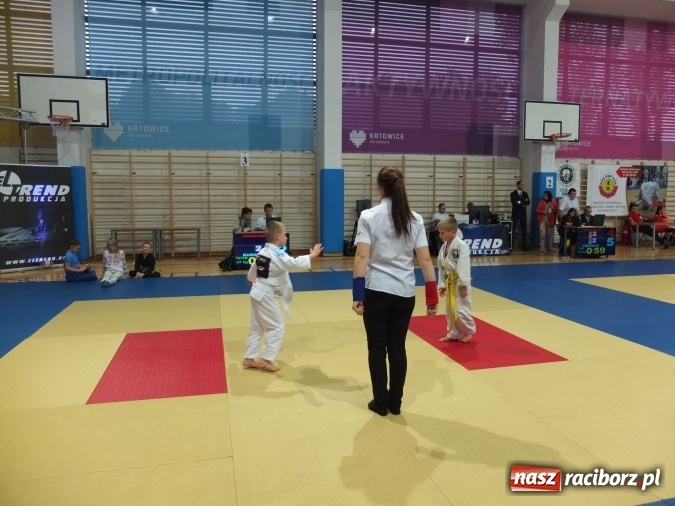 Zdjęcie w galerii na portalu naszraciborz.pl: Medale dla najmłodszych Łamatorów na początek sezonu wiadomości z regionu