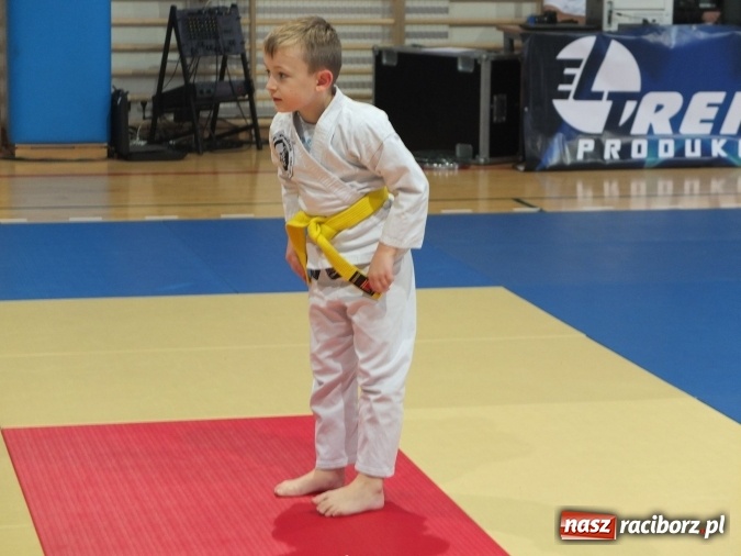 Zdjęcie w galerii na portalu naszraciborz.pl: Medale dla najmłodszych Łamatorów na początek sezonu wiadomości z regionu