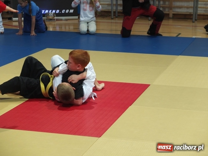 Zdjęcie w galerii na portalu naszraciborz.pl: Medale dla najmłodszych Łamatorów na początek sezonu wiadomości z regionu