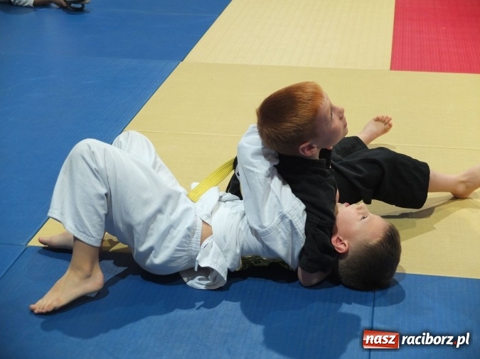 Zdjęcie w galerii na portalu naszraciborz.pl: Medale dla najmłodszych Łamatorów na początek sezonu wiadomości z regionu